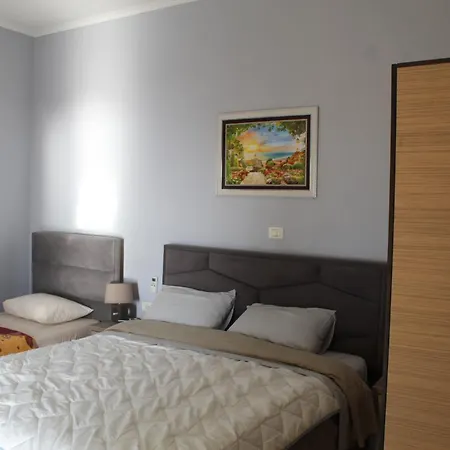 Rovoelea Himare